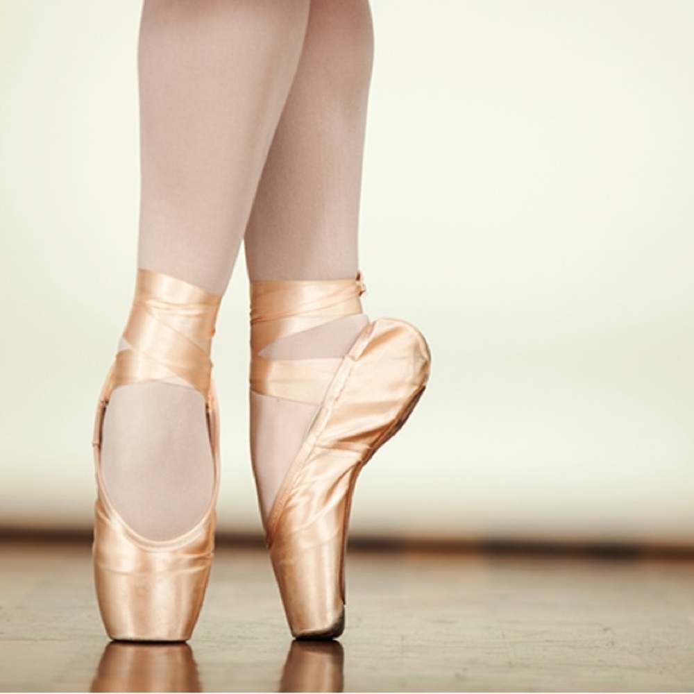 Classic Kids Ballet Pointe Shoes in Satin Peach